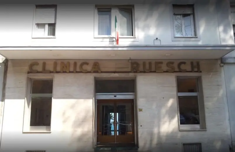 Foto dell'esterno del centro Napoli Ruesch