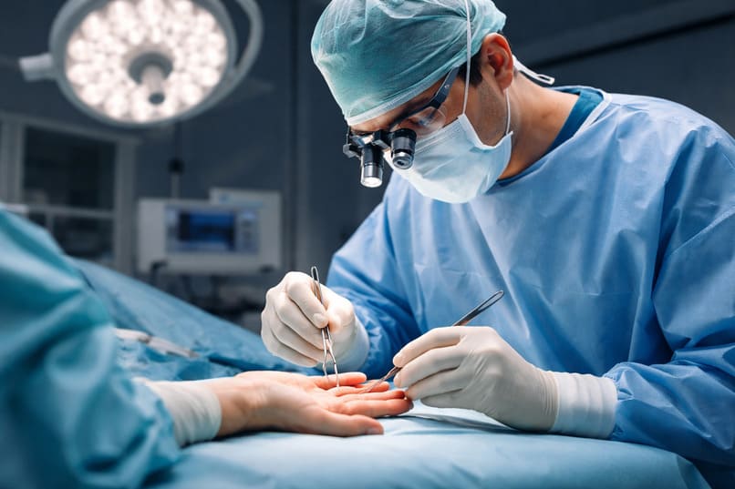 chirurgo ortopedico della mano